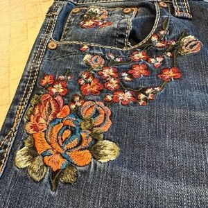 Grace in LA distressed jeans. Size 32